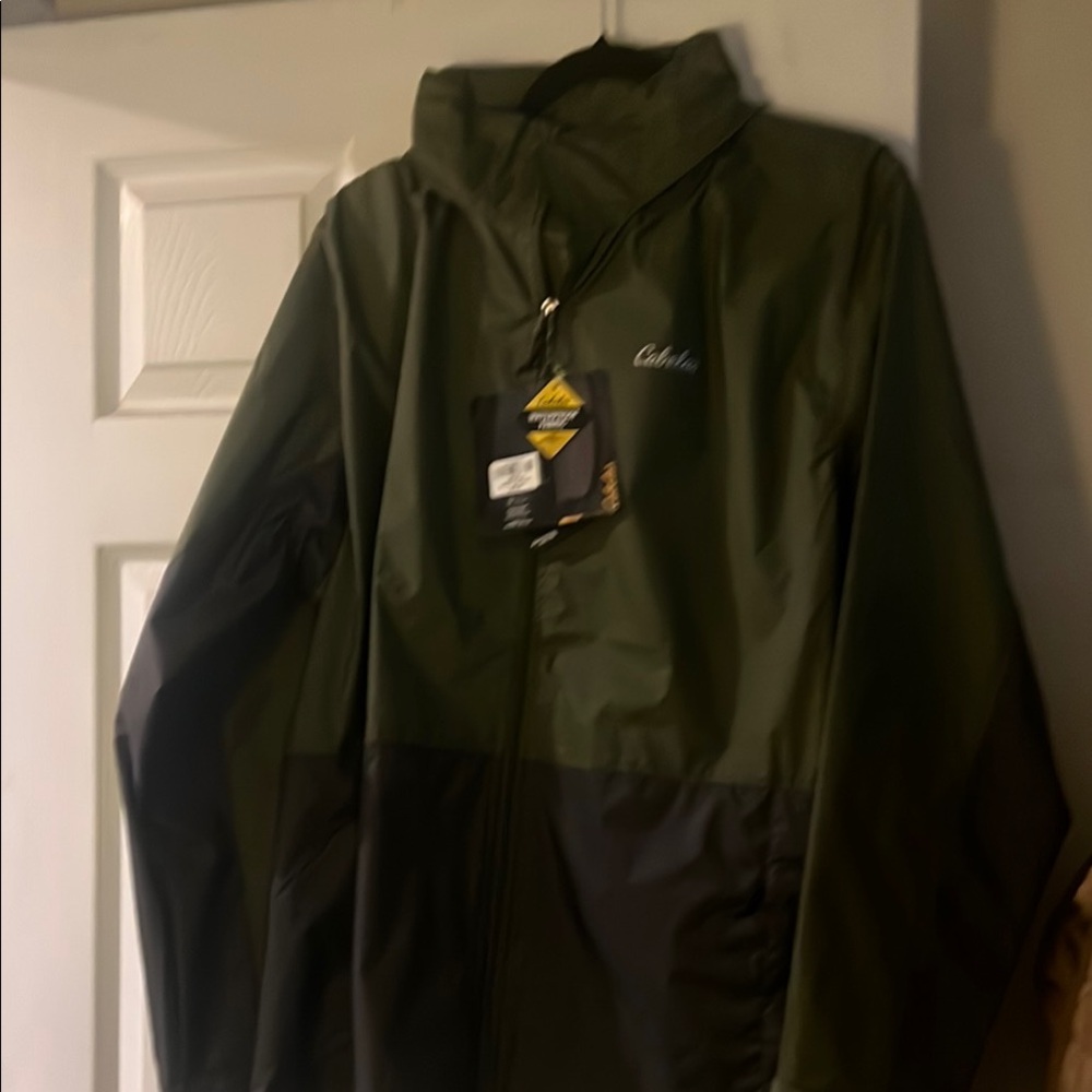 Cabela's Men's Green and Black Jacket